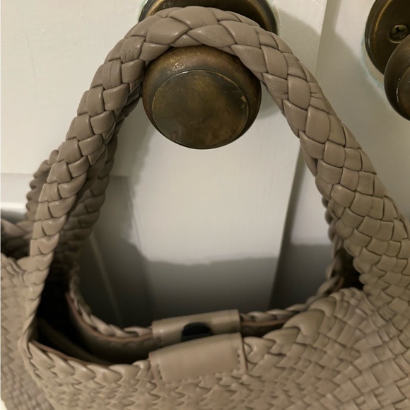 Falor Made in Italy Leather Woven Bag in Neutral Taupe Color. - Picture 14 of 17